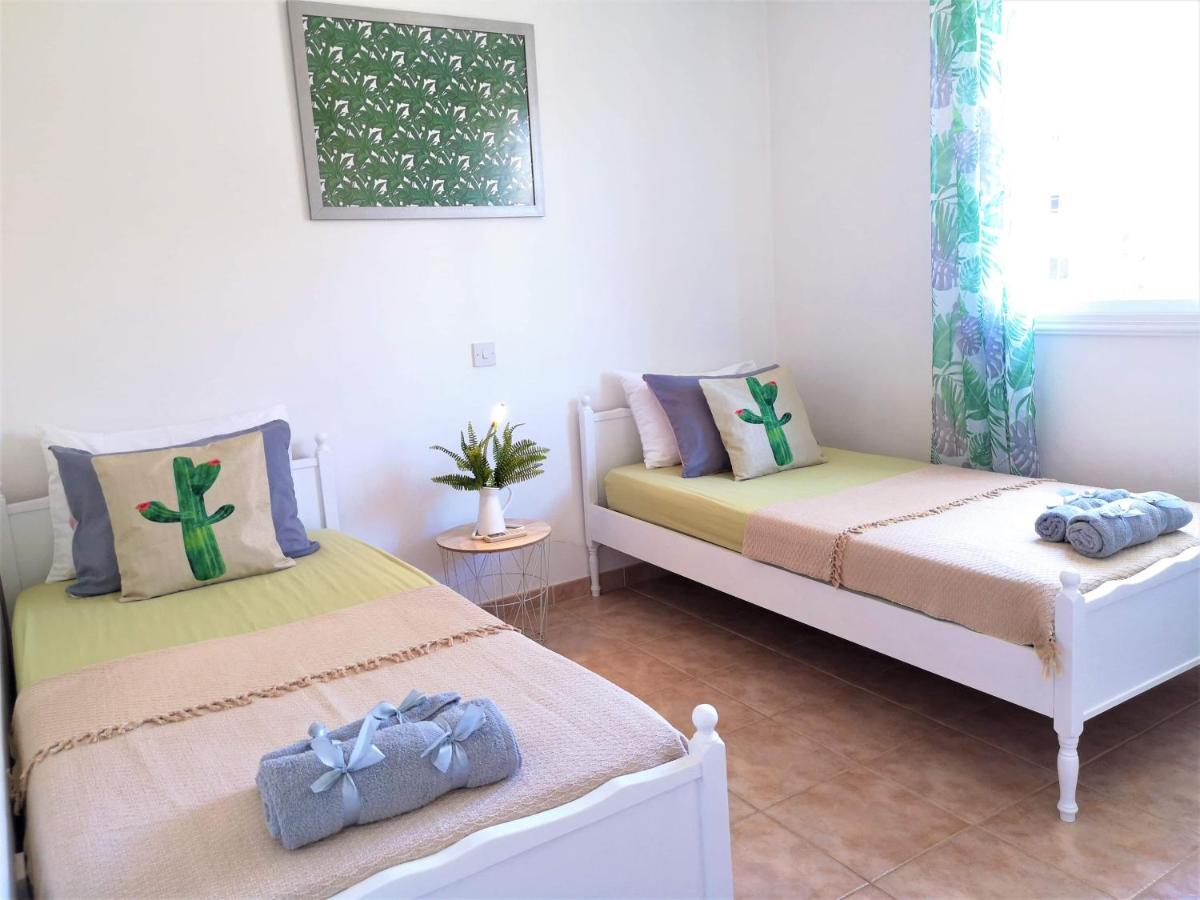 Ferienwohnung PERFECTLY LOCATED 2BDR/POOL+NEAR BEACH+FREE WiFi Paphos Exterior foto